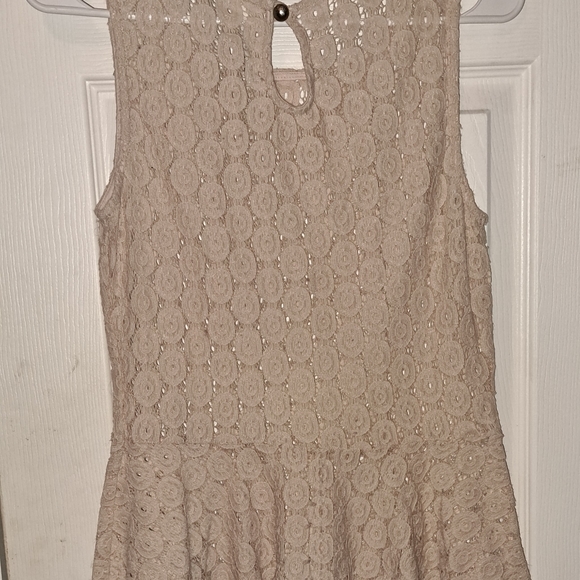 Lacey tank top by B Jewel size small - Picture 3 of 3